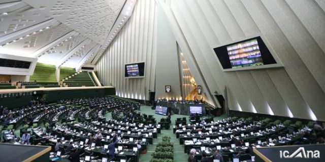 در نامه‌ای به رییس مجلس حسین‌زاده: مجلس سه فوریت طرح تعطیلی یک‌ماهه کشور را تصویب کند