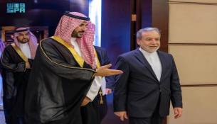به عصر آشتی ایران با اعراب و غرب و شرق وآمریکا و اروپا و حتی دشمنان خوش آمدید فقط کمی آهسته در این سرزمین جدید و قشنگ قدم بزنید یک دیپلمات آگاه: برگزاری مذاکرات آشتی کشورهای حاشیهٔ خلیج‌فارس و ایران در عربستان/.....رویترز: ریاض میزبان مذاکرات ایران و کشورهای عربی می‌شود  ‌خبرگزاری رویترز به نقل از یک دیپلمات آگاه گزارش کرد که مذاکرات منطقه‌ای برای آشتی و نزدیکی میان ایران و کشورهای عربی حاشیه خلیج فارس در شهر ریاض، پایتخت عربستان سعودی، در دست برنامه‌ریزی است.