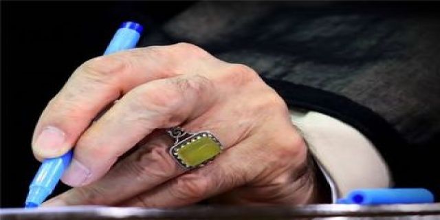 آیا زن می‌تواند در حضور پسر بچه ممیز بدون روسری باشد؟ 