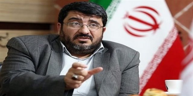 فواد ایزدی در گفت و گو با دانا؛ برخی از داخل برای آمریکا سیگنال مذاکره ارسال می کنند/ ذهنیت آمریکا این است که از ایران امتیاز می گیریم/ امیدواریم مسئولان دولتی متوجه شوند مذاکره غلط و به ضرر کشور است