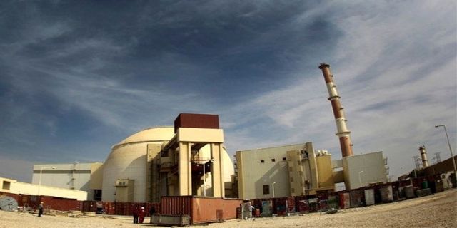 واشنگتن پست: آمریکا معافیت‌های مربوط به همکاری هسته‌ای اروپا، چین و روسیه با ایران را تمدید می‌کند / پمپئو و بولتون مخالف این تصمیم بودند اما منوچین آنها را قانع کرد 
