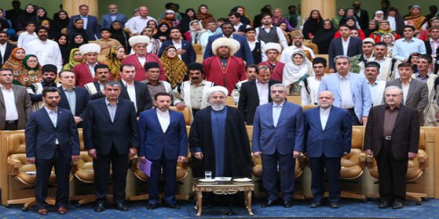 عکس باورنکردنی / رونمایی از زنان بی حجاب در حضور رئیس جمهور 