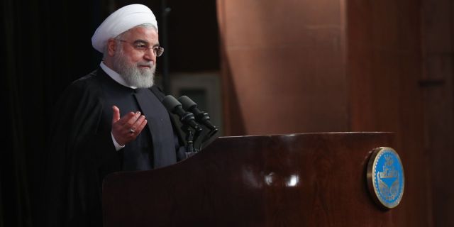 حسن روحانی، رئیس‌جمهوری در مراسم شروع سال تحصیلی جدید در دانشگاه تهران: در مسائل استراتژیک اگر به نتیجه نرسیدیم باید همه‌پرسی کنیم/ نمی‌توانیم 40 سال دیگر هم با هم دعوا کنیم/ 