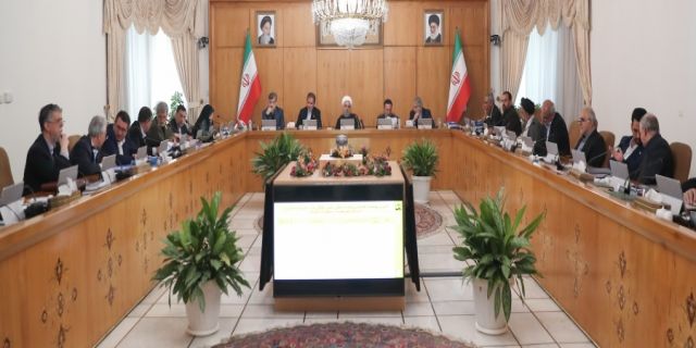 نباید اجازه دهیم اتهام پولشویی به سیستم بانکی‌ ما بچسبد روحانی: چه بسا مصلحت امت و جامعه برای تندروها قابل فهم نباشد| هنوز برای مذاکره پیام می‌دهند| درشت‌گویی، شباهتی به انقلاب اسلامی ندارد| شفافیت نباشد، مبارزه با فساد به درد ملت نمی‌خورد