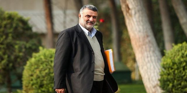 «اعتمادآنلاین» گزارش می‌دهد: ماجرای استعفای وزیر جهاد کشاورزی چیست؟/ از چه کسانی به عنوان گزینه‌های احتمالی جانشینی محمود حجتی یاد می‌شود؟ با وجود تکذیب وزارت جهاد کشاورزی و دفتر سخنگوی دولت گمانه‌زنی‌ها درباره استعفا و کناره‌گیری محمود حجتی همچنان ادامه دارد.