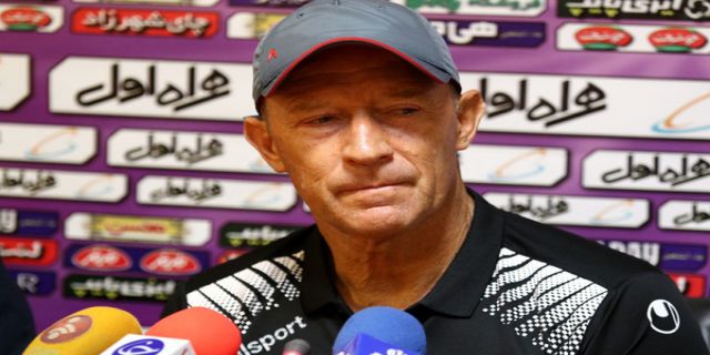  از من انتقاد می‌کنند ولی با اطمینان ادامه می‌دهم کالدرون: درباره استقلال حرف نزدم؛ نگران فوتبال ایرانم / جانم را برای پرسپولیس می‌گذارم 