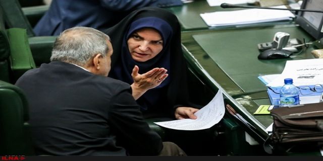  نماینده مجلس در گفت‌وگو با ایلنا: اداره کردن جمعیت ۵۰۰ میلیونی فقط توهم و خام‌اندیشی است/ تاثیر منفی نارضایتی‌هایِ مردم بر رشد جمعیت/ مردم در برخی روستاها نانِ نسیه‌ای می‌خرند/«بچه‌دار نشدن» از شروط ضمن عقد در عقدنامه شده است! 