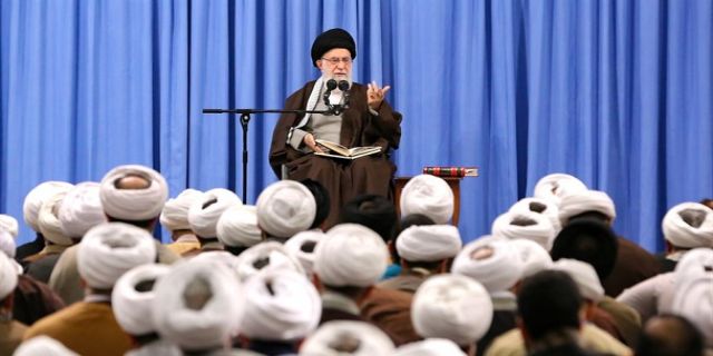 رهبر انقلاب با اشاره به فرارسیدن زمان انتخابات مجلس تاکید کردند: اگر توان مدیریتی ندارید، مسئولیت نپذیرید