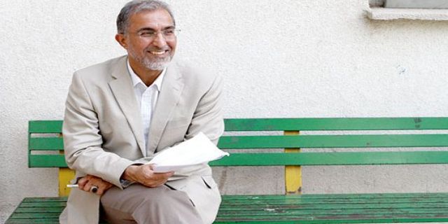 حسین راغفر، اقتصاددان و استاد دانشگاه در  گفتگو با «انتخاب»: بودجه ۹۹ غیرواقعی‌ترین بودجه‌ای است که تاکنون ارائه شده / بستن بودجه بر مبنای صادارت یک میلیون بشکه نفت در روز، غیرواقعی است؛ تهیه‌کنندگان بودجه هم این را می‌دانند / این بودجه بخشی دیگر از جامعه را بینواتر خواهد کرد / معافیت‌های مالیاتی به برخی نهادها و صادرکنندگان منابع خام چه توجیهی دارد؟ / فشارها بر بنگاهها خرد و کوچک ادامه خواهد داشت / تورم امسال در بخش مواد غذایی بیش از ۸۰ درصد بوده