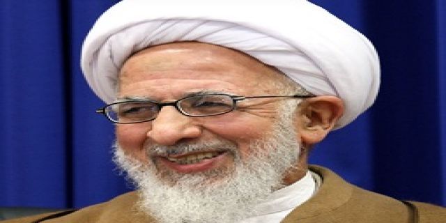 توصیه‌های آیت‌الله جوادی‌آملی به روحانیون:‌ کانت، هایدگر و دکارت بخوانید/ نه با فرهنگ جهان آشایید، نه زبان‌ بلدید، چه فایده‌ای برای امام زمان دارید؟امام زمان به مبلغ کر و کور و لال احتیاجی ندارد و روحانی‌ای که زبان‌های خارجی را بلد نباشد، در واقع هم کر است، هم کور است و هم لال. 