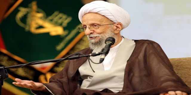  آیت الله مصباح یزدی: انتظار تخریب‌ جبهه پایداری از سوی دوستان را نداشتیم / برخی اگر روی‌شان بشود، شاید صریحاً بگویند امام هم اشتباه کرد / عده ای وقتی پای منافع وسط می‌آید، کم می‌آورند / می‌گویند مگر شما بدتان می‌آید که یک وقت فلان گروه در انتخابات ببازد و شما برنده بشوید؟ / اینکه در انتخابات دنبال تاکتیک برویم، یعنی سیاست منهای دین؛ دیگر هم شوخی نکنیم که «ما اهل گفتمان هستیم» / به خاطر نفع فردی‌شان، پسرشان، دامادشان یا عروسشان باورها را فراموش می‌کنند