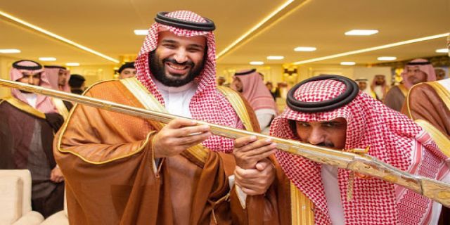 لخلیج انلاین بررسی کرد؛ کرونا چگونه به داد بن سلمان رسید؟