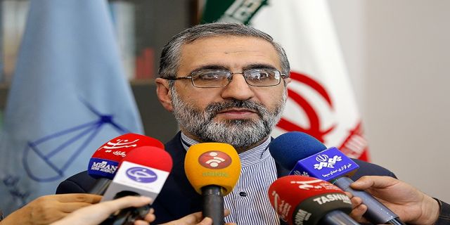  توضیح سخنگوی قوه قضاییه درباره توقف حکم اعدام ۳ محکوم حوادث آبان: تصمیمات ما به هیچ عنوان تحت تاثیر فضاسازی‌ها نبوده / قبل از اینکه فضای رسانه‌ای در این حد گسترده شود، اعلام کردیم که راه‌های قانونی برای اعاده دادرسی وجود دارد / در فضاسازی‌های اخیر، ربات‌ها اعداد و ارقام را بالا بردند
