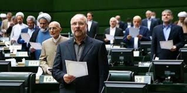 «انتخاب» گزارش می دهد؛ از زمان آغاز به کار مجلس یازدهم، قیمت‌ها چه تغییری کرده؟ / افزایش ۷۹ درصدی قیمت دلار، ۱۲۴ درصدی سکه و ۸۶ درصدی پراید؛ رکوردشکنی مرغ و تخم مرغ / مجلس مدعی «معیشت» برای جلوگیری از این وضعیت چه کرده؟ ....آیا با رییس جمهور اصولگرا 1400 مشکلات حل میشود؟