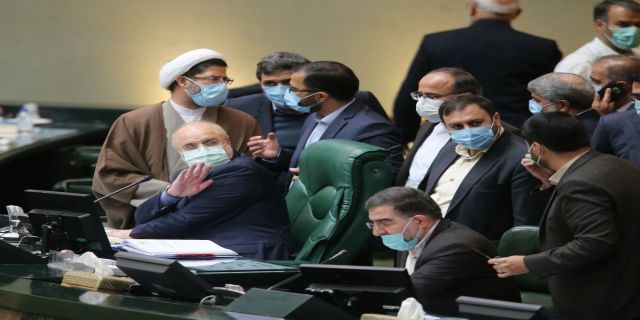 کمیسیون تلفیق مصوبه مجلس را نگرفت....نمایندگان مجلس با کلیات لایحه دولت برای بودجه سال ۱۴۰۰ مخالفت کردند. کلیات لایحه بودجه ۱۴۰۰ رد شد 