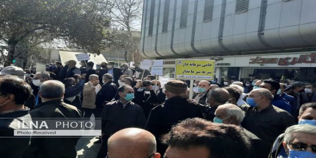 به اختلاف فاحش حقوق مستمری‌بگیران تامین اجتماعی با لشکری‌ها و کشوری‌ها معترضیم .. تجمع اعتراضی بازنشستگان در برخی شهرها؛ چگونه به مسئولان بگوییم به فکر فقرا باشید؟