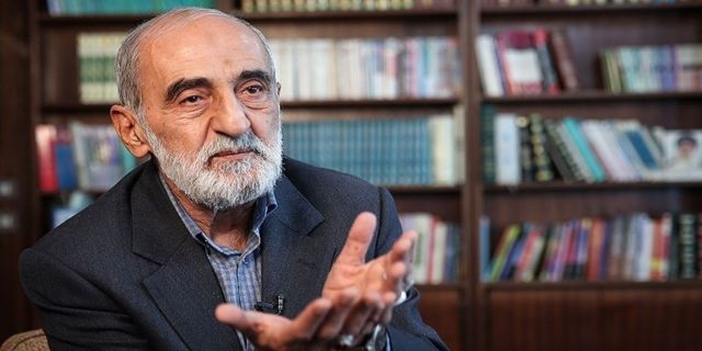 نگاه وارونه حسین شریعتمداری به موضوع خدمت   وارونه نگری تا کی ؟مدیرمسئول کیهان گفت: شورای محترم نگهبان با اعلام عدم احراز صلاحیت شماری از نامزدهای جبهه اصلاحات، خدمت بزرگی به این جبهه کرده است و در این ماجرا نه فقط از تعهد و پایبندی این شورا به قانون خبر داده است بلکه اوج نجابت خود را نیز به نمایش گذارده است.