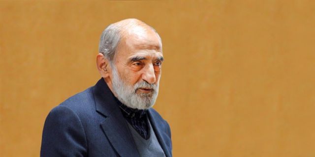 مدیر مسئول روزنامه کیهان نوشت: آقای رئیسی در همین فاصله ۴ روزه ریاست خود بر جمهوری اسلامی ایران، بسیاری از اصلاحاتچی‌ها را که تا‌کنون زبانشان از انتقاد و اعتراض به پلشتی‌های ۲ ساله کرونا و ۸ ساله دولت آقای روحانی بسته بود، شفا داده و قفل زبانشان را باز کرده است ! حمد زیدآبادی، تحلیلگر مسائل سیاسی خطاب به حسین شریعتمداری: معجزه «لال شدن زبان دارها» را یادتان رفت ذکر کنید 
