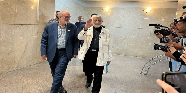 به جای اسم بی مسمای «دولت در سایه» حزب تشکیل دهید سعید جلیلی و پدیدۀ مرموز دولت سایه؛ با چه پرسنلی، با چه منابعی و در کدام ساختمان تشکیل می شود؟