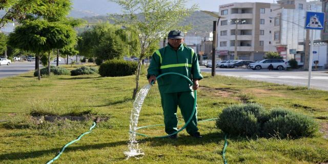 پزشکیان: اگر مصرف آب را در تهران کنترل نکنیم، شهریور و مهر آبی پشت سد نداریم / حتی خیلی از چاه‌های ما هم دیگر آبی ندارند / نباید کاری کنیم که در نهایت به یک بن‌بست برسیم 