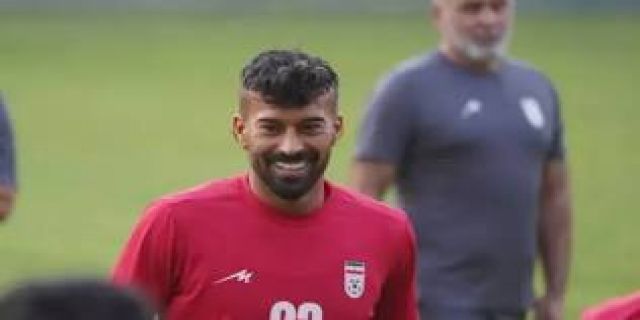 پیراهن قرمز، دوباره برتن رضاییان رامین بالاخره با پیراهن فولاد رویت شد