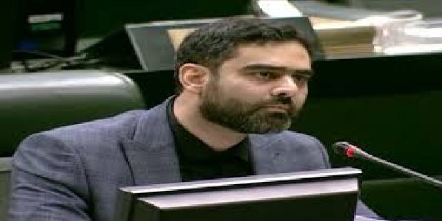 ثابتی گفت: چند ساعت تاخیر در مسدودسازی اینترنت موجب ضرر میدانی می‌شود از وزیر اطلاعات می‌خواهم توضیح دهد. 