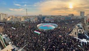 نمی توان پیش بینی کرد...اندیشکده آمریکایی استیمسون مطرح کرد فعلاً آمریکا از حمله به ایران خودداری می‌کند/ «جنگ» دموکراسی برای مردم ایران به ارمغان نمی‌آورد/ ترامپ، پهلوی را شایسته رهبری نمی‌داند