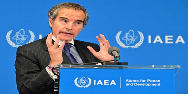 پیشنهاد میشود هر زمان گروسی اظهار نظری نمود سریعا ایران مناطقی را از دشمن صهیون و آمریکایی تحت حمله قرار دهد تا گروسی مجبور به سکوت شود 