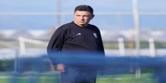 قلعه‌نویی سرمربی تیم‌ملی در جام ملت‌ها؟اج در خصوص بخشی از صحبت قلعه‌نویی مبنی بر کناره‌گیری از سمت سرمربیگری گفت:‌ او تعارف می‌کند.