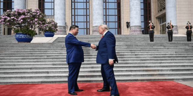  روسیه: هیچ نشانه ای از پایان درگیری نظامی بر سر ایران وجود ندارد؛ نمی توان موج جدیدی از تشدید تنش را رد کرد/ادعای کاخ سفید: شی به ترامپ تأکید کرد که چین با نظامی شدن تنگه هرمز مخالف است /بریتانیا: یک کشتی در حال پهلو گرفتن در الفجیره توقیف شد و به سمت آب‌های سرزمینی ایران درحال حرکت است/عراقچی: از نظر ما، تنگه هرمز برای تمامی کشتی‌های تجاری باز است، اما باید با نیرو‌های ما همکاری کنند آتش بس میان ایران و آمریکا در حالی وارد روز سی و هفتم شده که ونس، معاون رییس جمهور آمریکا گفته است «ما درگیر یک فرایند دیپلماتیک فعال برای اطمینان از نداشتن سلاح هسته‌ای توسط ایران هستیم.» در همین حال، در خبری غیرمنتظره، دفتار