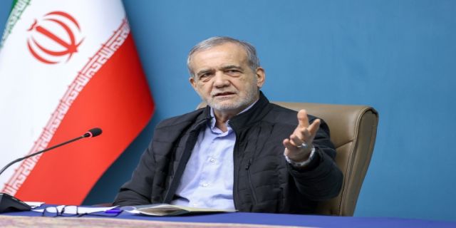 ای کاش صدا و سیما هم مانند ملت مبعوث شود و ملی عمل کند نه میلی ..... پزشکیان: تداوم برخی محدودیت‌ها و فشار‌های خارجی پیچیدگی‌های خاصی را برای اداره کشور ایجاد کرده / واقعیت‌های موجود باید با مردم در میان گذاشته شود / در صورت بروز شرایط جدید و تحولات پیش‌بینی‌نشده، ممکن است اتخاذ سیاست‌ها و راهبرد‌های تکمیلی ضروری است / انتظار من از رسانه ملی این است که تصویری واقع‌بینانه از شرایط داخلی در اختیار افکار عمومی قرار دهد